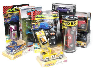 Lot 107 - DIVERS (9)