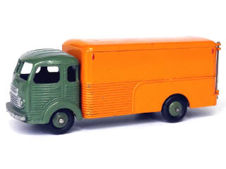 Lot 217 - DINKY TOYS (FRANCE) (1)