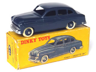 Lot 222 - DINKY TOYS (FRANCE) (1)