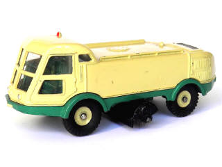 Lot 251 - DINKY TOYS (FRANCE) (1)