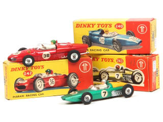 Lot 269 - DINKY TOYS (GB) (3)