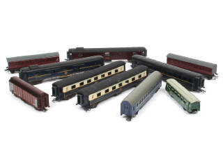 Lot 126 - DIVERS (10)