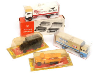 Lot 63 - DIVERS (5)