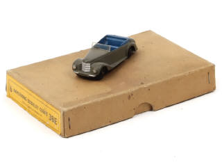 Lot 276 - DINKY TOYS (GB) (2)