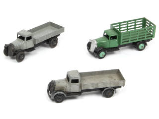 Lot 370 - DINKY TOYS (GB) (3)