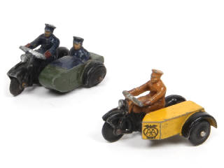 Lot 348 - DINKY TOYS (GB) (2)