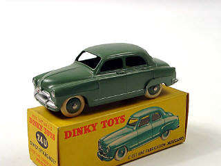 Lot 582 - DINKY TOYS (FRANCE) (1)