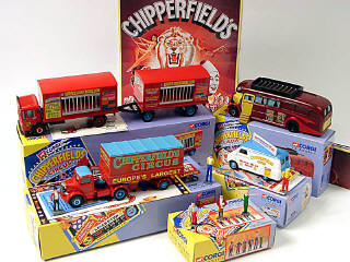 Lot 682 - CORGI TOYS (GB) (5)