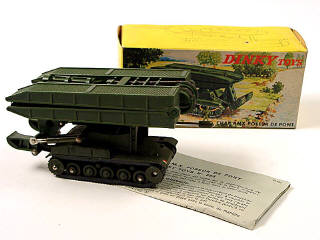 Lot 743 - DINKY TOYS FRANCE (1)