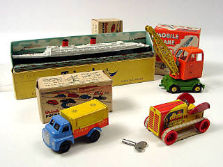 Lot 407 - DIVERS (4)