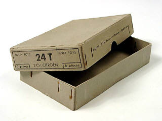 Lot 571 - DINKY TOYS (FRANCE) (1)