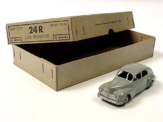 Lot 566 - DINKY TOYS (FRANCE) (2)