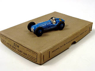 Lot 559 - DINKY TOYS (FRANCE) (2)