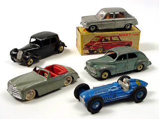 Lot 643 - DINKY TOYS (FRANCE) (5)