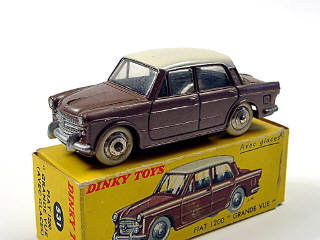 Lot 586 - DINKY TOYS FRANCE (1)