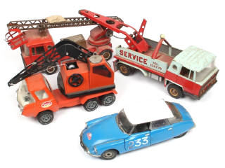 Lot 232 - DIVERS (4)