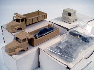 Lot 1644 - DIVERS (4)