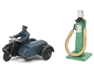 Lot 415 - DINKY TOYS (GB) (2)