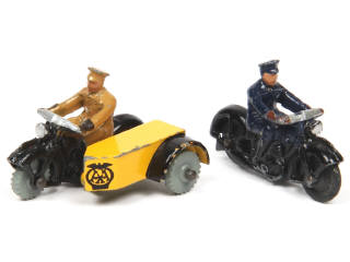 Lot 417 - DINKY TOYS (GB) (2)