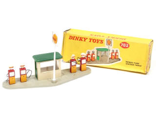 Lot 412 - DINKY TOYS (GB) (1)