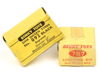 Lot 410 - DINKY TOYS (GB) (2)