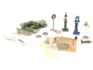 Lot 504 - DINKY TOYS (FRANCE) (1)