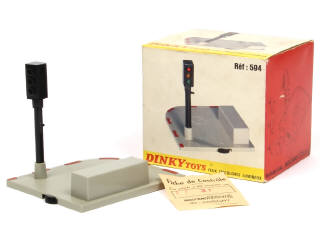 Lot 508 - DINKY TOYS (FRANCE) (1)
