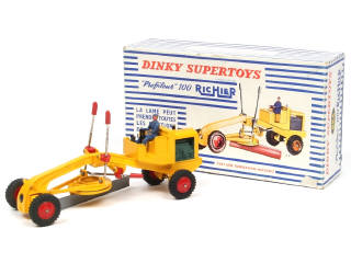 Lot 523 - DINKY TOYS (FRANCE) (1)