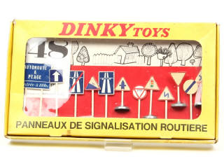 Lot 507 - DINKY TOYS (FRANCE) (1)