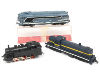 Lot 248 - DIVERS (3)
