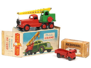Lot 267 - DIVERS (2)