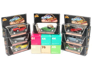 Lot 225 - DIVERS (13)