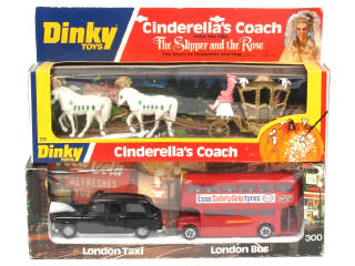 Lot 378 - DINKY TOYS (GB) (2)