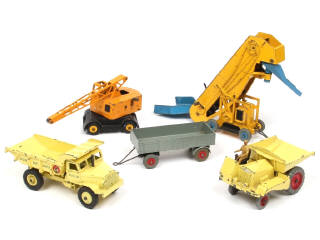 Lot 373 - DINKY TOYS (GB) (5)