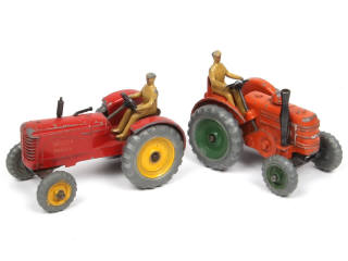 Lot 375 - DINKY TOYS (GB) (2)