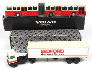 Lot 270 - DIVERS (2)