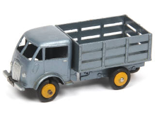 Lot 426 - DINKY TOYS (FRANCE) (1)