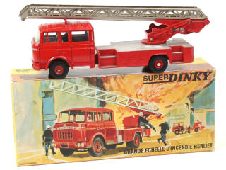 Lot 575 - DINKY TOYS (FRANCE) (1)