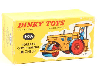 Lot 218 - DINKY TOYS (FRANCE) (1)
