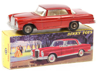 Lot 183 - DINKY TOYS (FRANCE) (1)