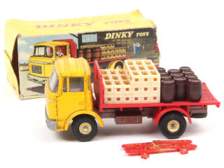 Lot 207 - DINKY TOYS (FRANCE) (1)