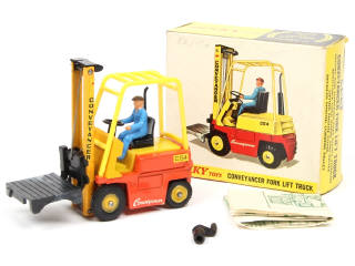 Lot 426 - DINKY TOYS (GB) (1)