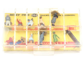 Lot 330 - DINKY TOYS (GB) (1)