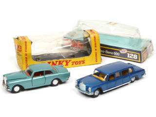Lot 405 - DINKY TOYS (GB) (2)