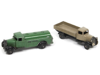 Lot 368 - DINKY TOYS (GB) (2)