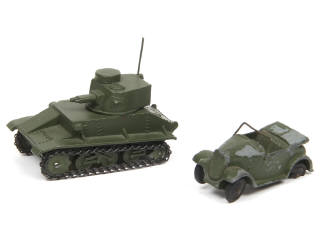 Lot 432 - DINKY TOYS (GB) (2)