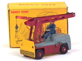 Lot 463 - DINKY TOYS (FRANCE) (1)