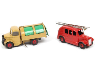 Lot 428 - DINKY TOYS (GB) (2)