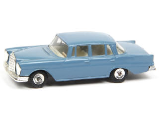 Lot 353 - DINKY TOYS (GB) (1)