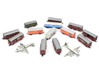 Lot 87 - DIVERS (16)